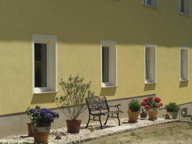 Captivating Apartment in Lichtenhain with Pond