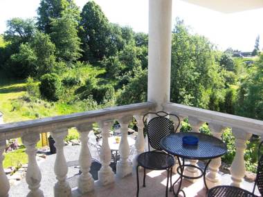 Captivating Apartment in Lichtenhain with Pond