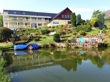 Picturesque Apartment in Lichtenhain with Pond