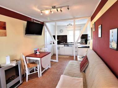 Snug Bungalow in Insel Poel Germany near Beach