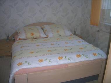 Snug Holiday Home in Schmiedefeld am Rennsteig with Garden