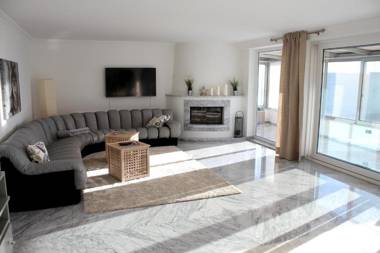 2 bedrooms appartement with indoor pool enclosed garden and wifi at Sauerlach