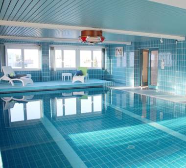 2 bedrooms appartement with indoor pool enclosed garden and wifi at Sauerlach