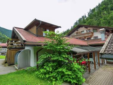 Cosy little holiday home in Chiemgau - balcony sauna and swimming pool