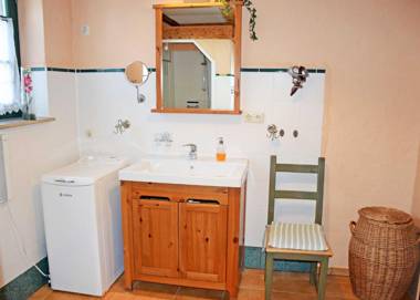 Ferienhaus mit Kamin auf dem Bauer