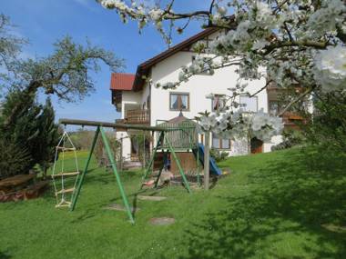 Drei-Mädelhaus Ambs Wohnung 1