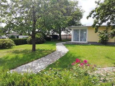 Kleiner Bungalow im Grünen