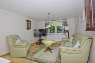 Gutshof Ostseeblick Ferienwohnungen FeWo 2 Terrasse Gartennutzung