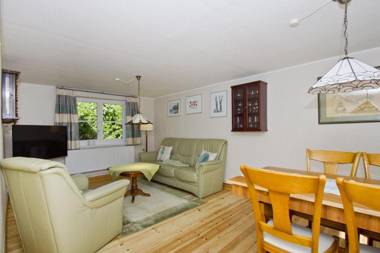 Gutshof Ostseeblick Ferienwohnungen FeWo 2 Terrasse Gartennutzung