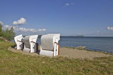 Gutshof Ostseeblick Ferienwohnungen FeWo 3 Terrasse Gartennutzung