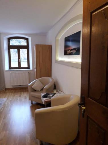 Hotel- Weingut- Moselloreley