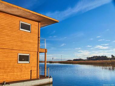 FLOATING HOUSES Comfort _ Kroeslin