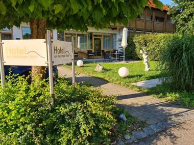 Hotel am Hachinger Bach by Blattl