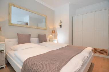 Villa "Paula" F501 WG 03 strandnah mit Kamin Terrasse Balkon