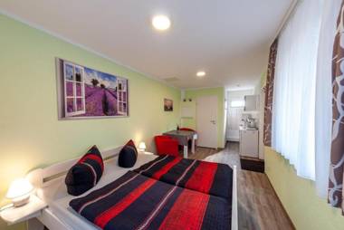 Alte-Strandvogtei-Sellin-Garten-Bungalow-4-direkt-im-Herzen-vom-Ostseebad-Sellin