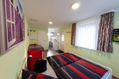 Alte-Strandvogtei-Sellin-Garten-Bungalow-4-direkt-im-Herzen-vom-Ostseebad-Sellin