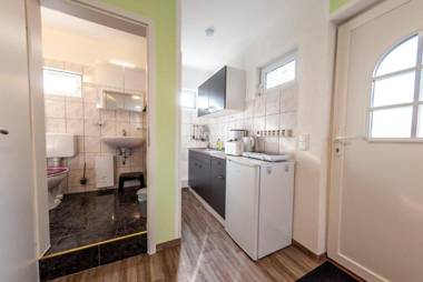 Alte-Strandvogtei-Sellin-Garten-Bungalow-4-direkt-im-Herzen-vom-Ostseebad-Sellin