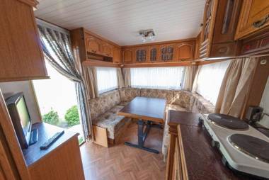 Alte-Strandvogtei-Sellin-Ferienwohnwagen-mit-extra-Bad-direkt-im-Herzen-vom-Ostseebad-Sellin