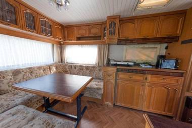 Alte-Strandvogtei-Sellin-Ferienwohnwagen-mit-extra-Bad-direkt-im-Herzen-vom-Ostseebad-Sellin