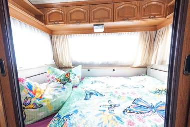 Alte-Strandvogtei-Sellin-Ferienwohnwagen-mit-extra-Bad-direkt-im-Herzen-vom-Ostseebad-Sellin