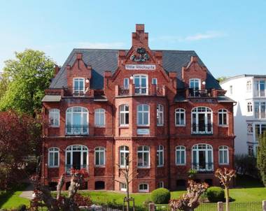 Villa Glückspilz by Schewe