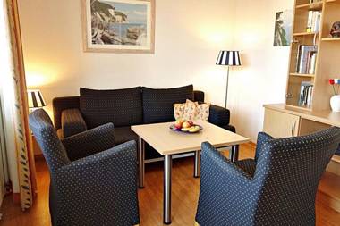 Haus Volksbank by Rujana