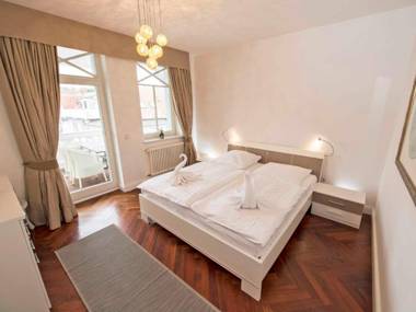 Villa Strandburg F 409 WG 10 mit Balkon und Meerblick