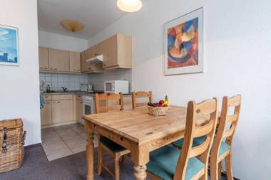 Fewo-19-Residenz-Duenenstrasse-in-Binz-Balkon-Strandnah-mit-TG-Stellplatz-1-Raum-Apartment