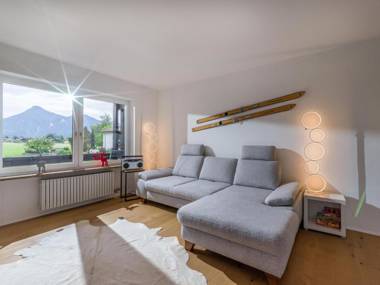 Moderner Ferienwohnung mit 2 Schlafzimmer und großen Balkon