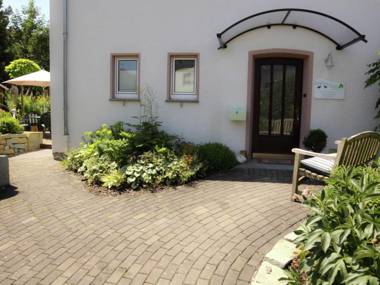 Swanky Apartment in Nieheim ot Merlsheim with Sauna