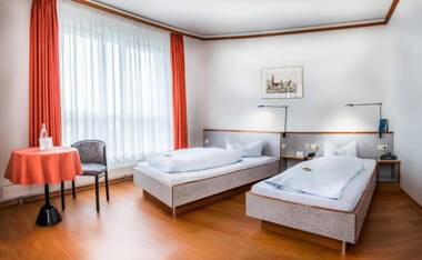 HOTEL BLAUBEURER TOR