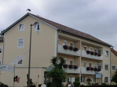 Pension Eichschmid / Röll´n Biergarten