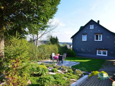 Holiday Home in Neustadt am Rennsteig with Garden