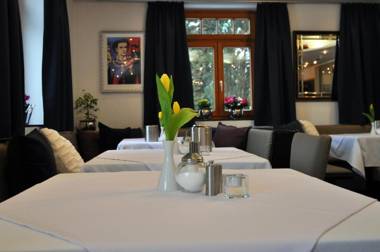 Villa Waldperlach by Blattl