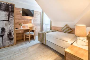 Eifel Hotel Schneider am Maar