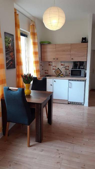 1-Zimmer-Apartment-2-Hochparterre