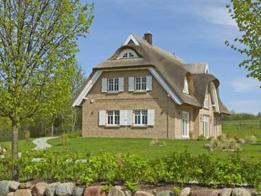 Luxus-Strandhaus "Nordperd" in Lobbe mit Meerblick Kamin Sauna - F661