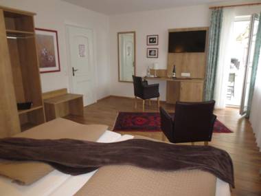 Wein & Gästehaus Rosenlay