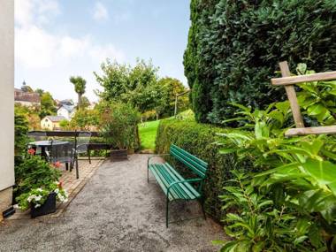 Holiday home in Saxon Switzerland with mountain view terrace and garden
