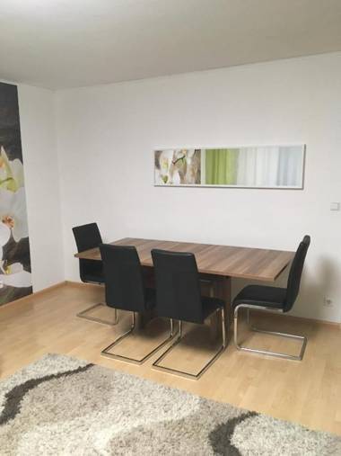Apartament mit Balkon