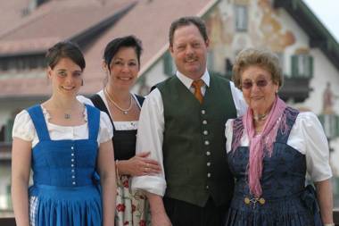 Villa Waldfrieden - Ferienwohnungen und -Haus