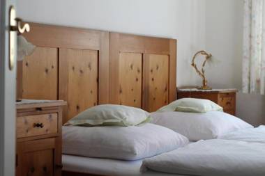 Villa Waldfrieden - Ferienwohnungen und -Haus