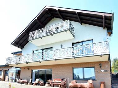 Spacious comfortable 5-pers. house on the ground floor