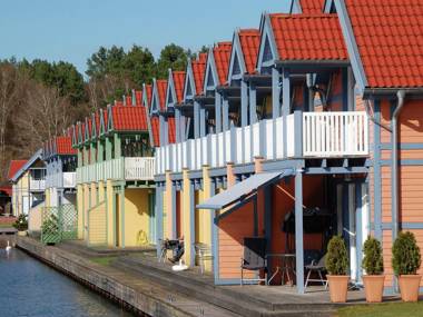 Cozy holiday home with a wood burning stove near the water