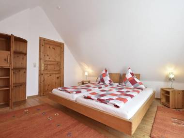 4-room holiday apartment with garden only 5 minutes to the lake