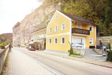 Ferienwohnung und Zimmer zum Donaublick