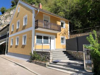 Ferienwohnung und Zimmer zum Donaublick