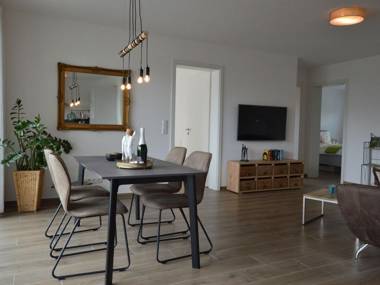 Comfortable and luxurious apartment in a wooded area with sweeping views