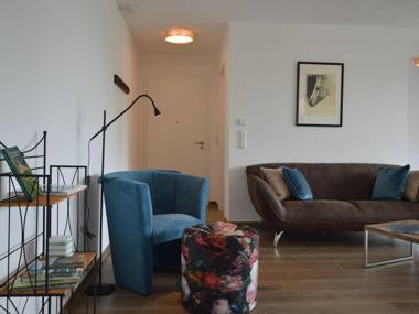 Comfortable and luxurious apartment in a wooded area with sweeping views