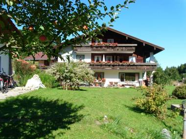 Ferienwohnungen Lackner - Chiemgau Karte